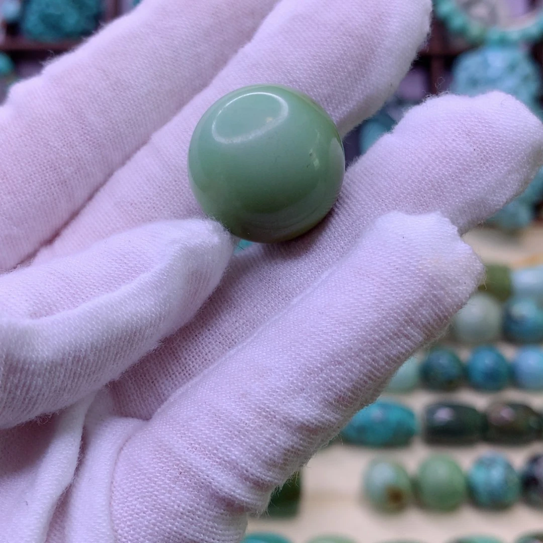 绿松石未镶嵌颈饰宏****）