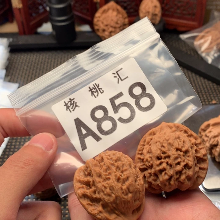 文玩核桃吊坠观音肚