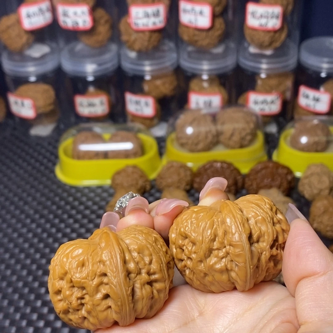 文玩核桃吊坠地**者元宝