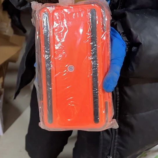 大号配件盒一个。