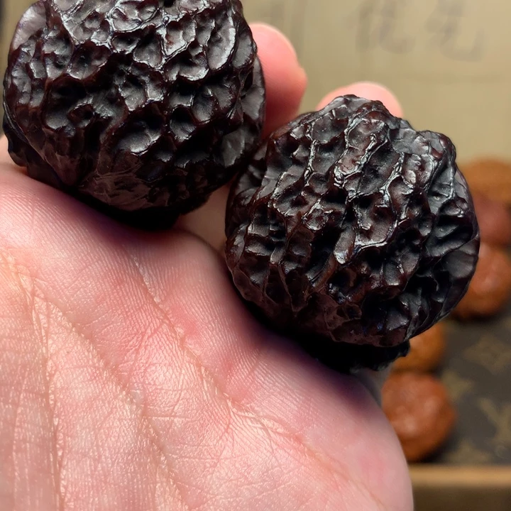 文玩核桃把件41地闷红珊瑚