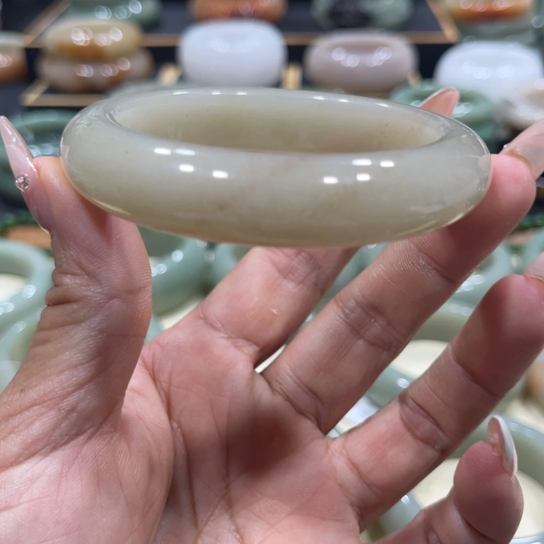 石英岩玉手镯未镶嵌