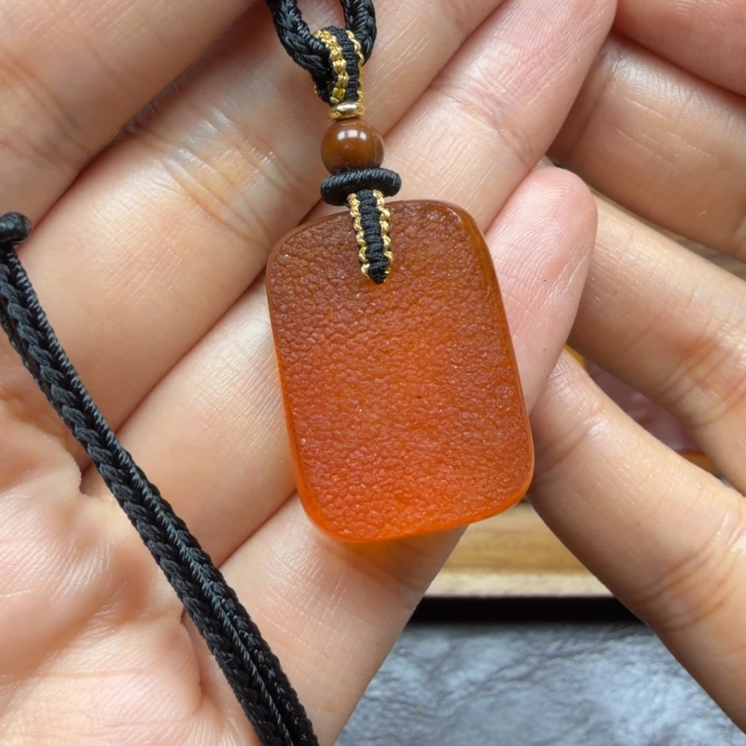 琥珀未镶嵌吊坠(赠链)