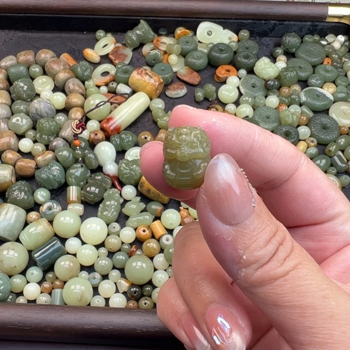 *****岫岩老玉（透闪石质玉）未镶嵌手机链