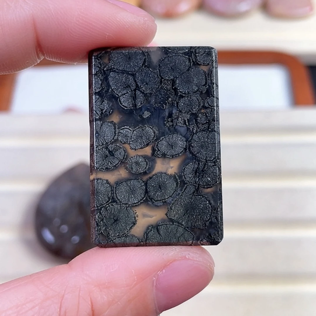 【闪购商品】硅化玉吊坠(赠链)未镶嵌名**阁