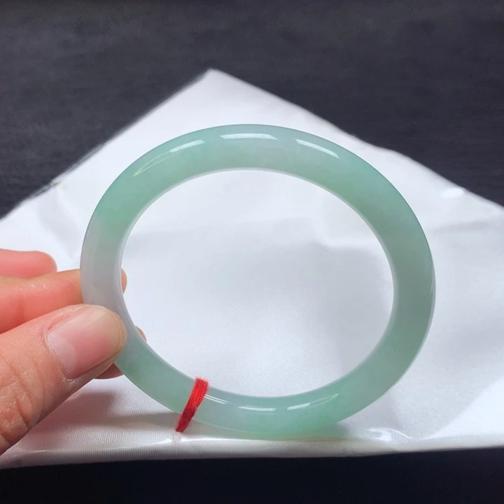 翡翠手镯（圆镯）未镶嵌56圈