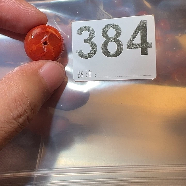 未镶嵌好的南红玛瑙