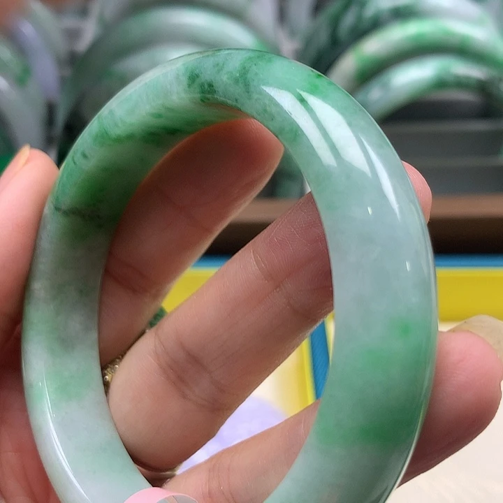 翡翠未镶嵌手镯翡翠