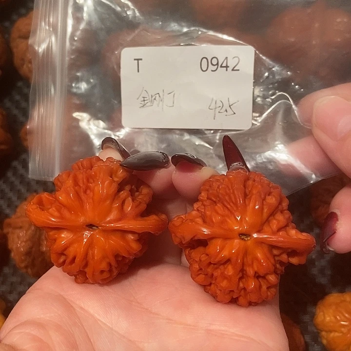 文玩核桃吊坠金刚42.5