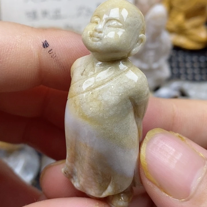 颈饰未镶嵌硅化珊瑚（珊瑚玉）
