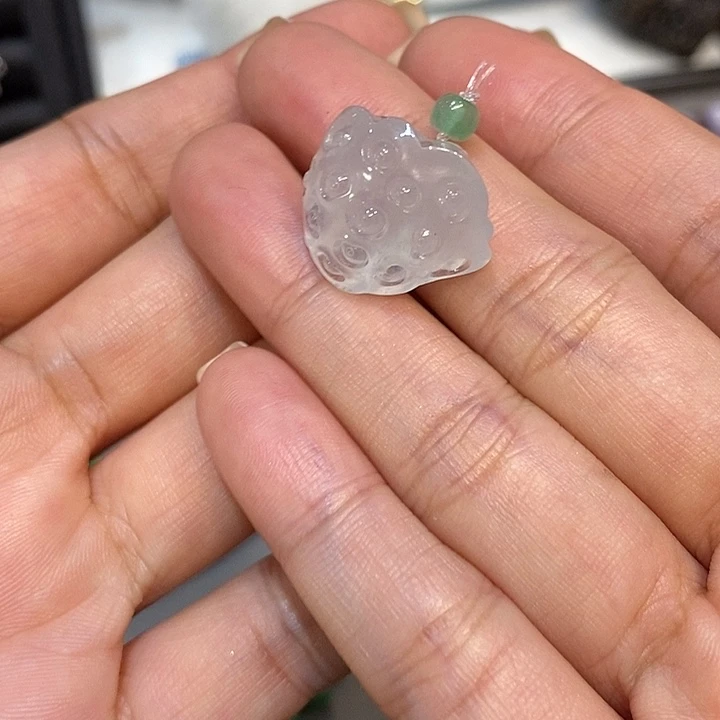 翡翠未镶嵌颈饰冰种莲蓬