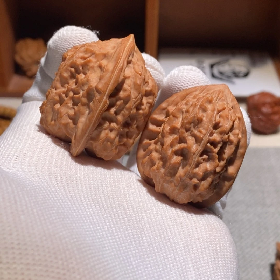 文玩核桃把件朝****年青锋