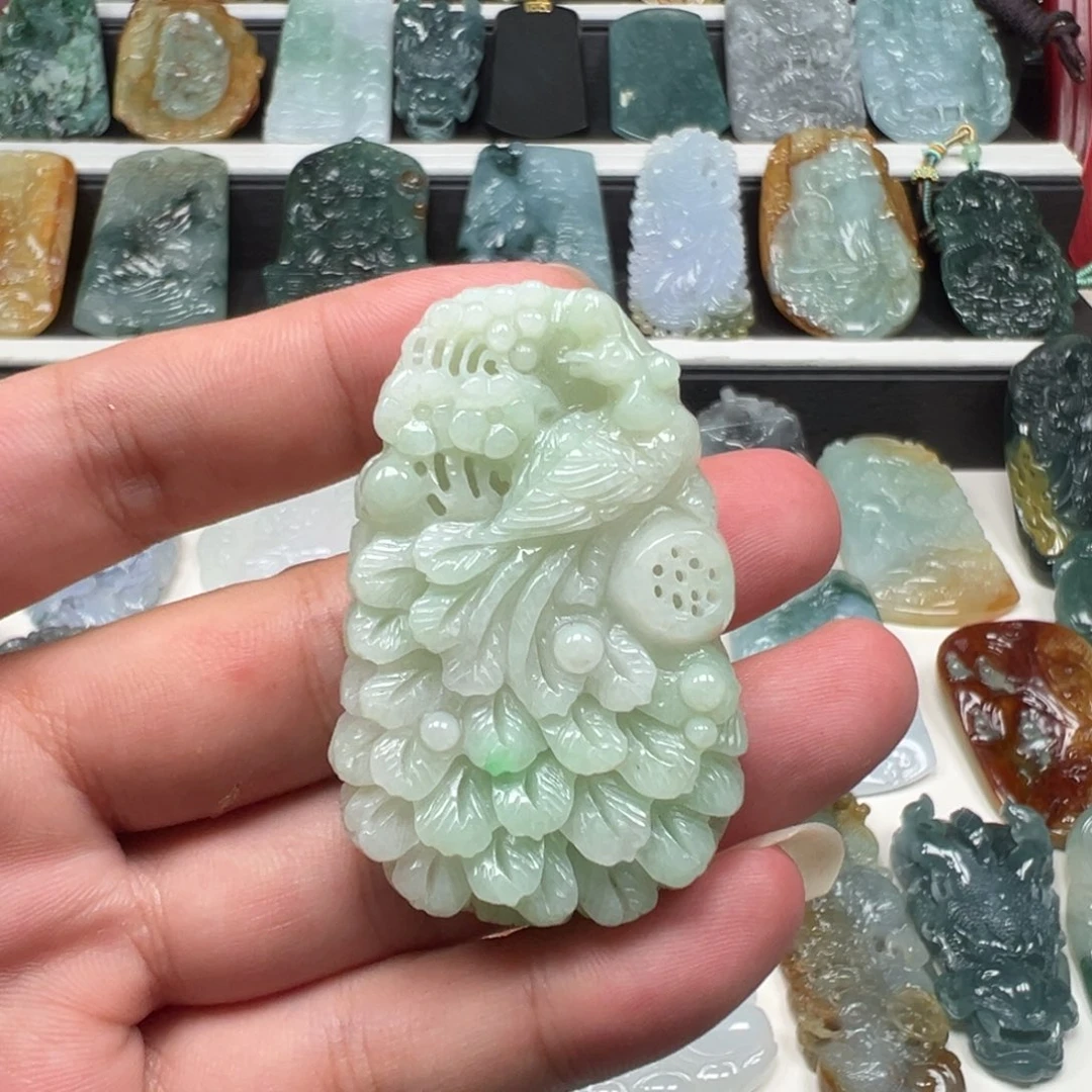 鸿***智翡翠未镶嵌颈饰天然