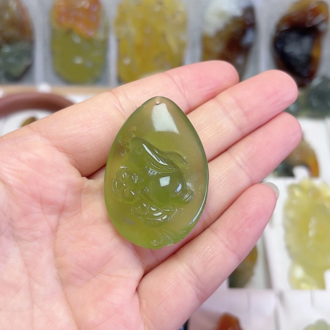 未镶嵌蛇纹石玉吊坠(不含链)