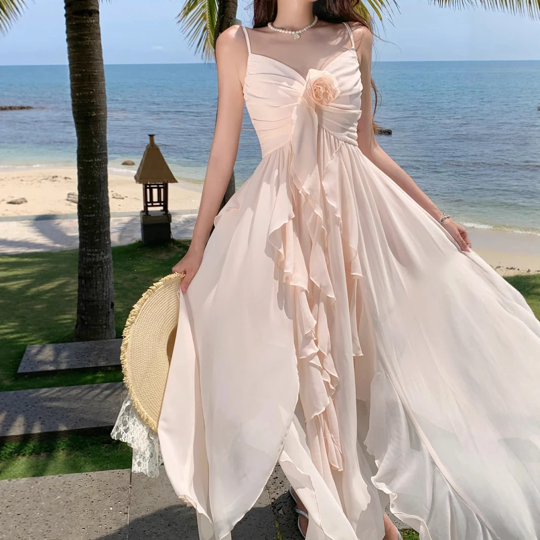 现货高品质2025夏款罗马假日法式度假温柔收腰显瘦时尚吊带连衣裙