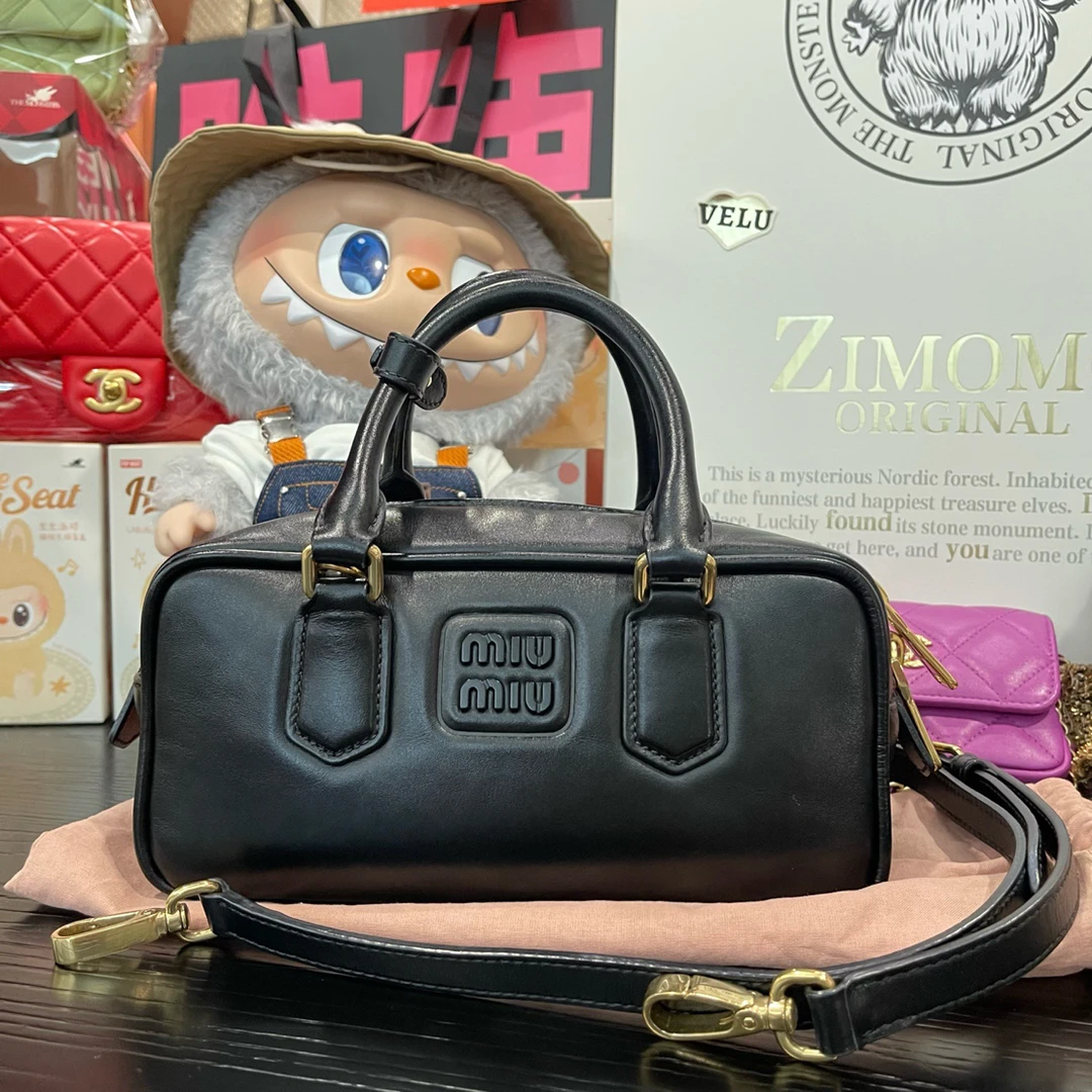 95新 MIU MIU/缪缪 黑色保龄球手提斜挎包