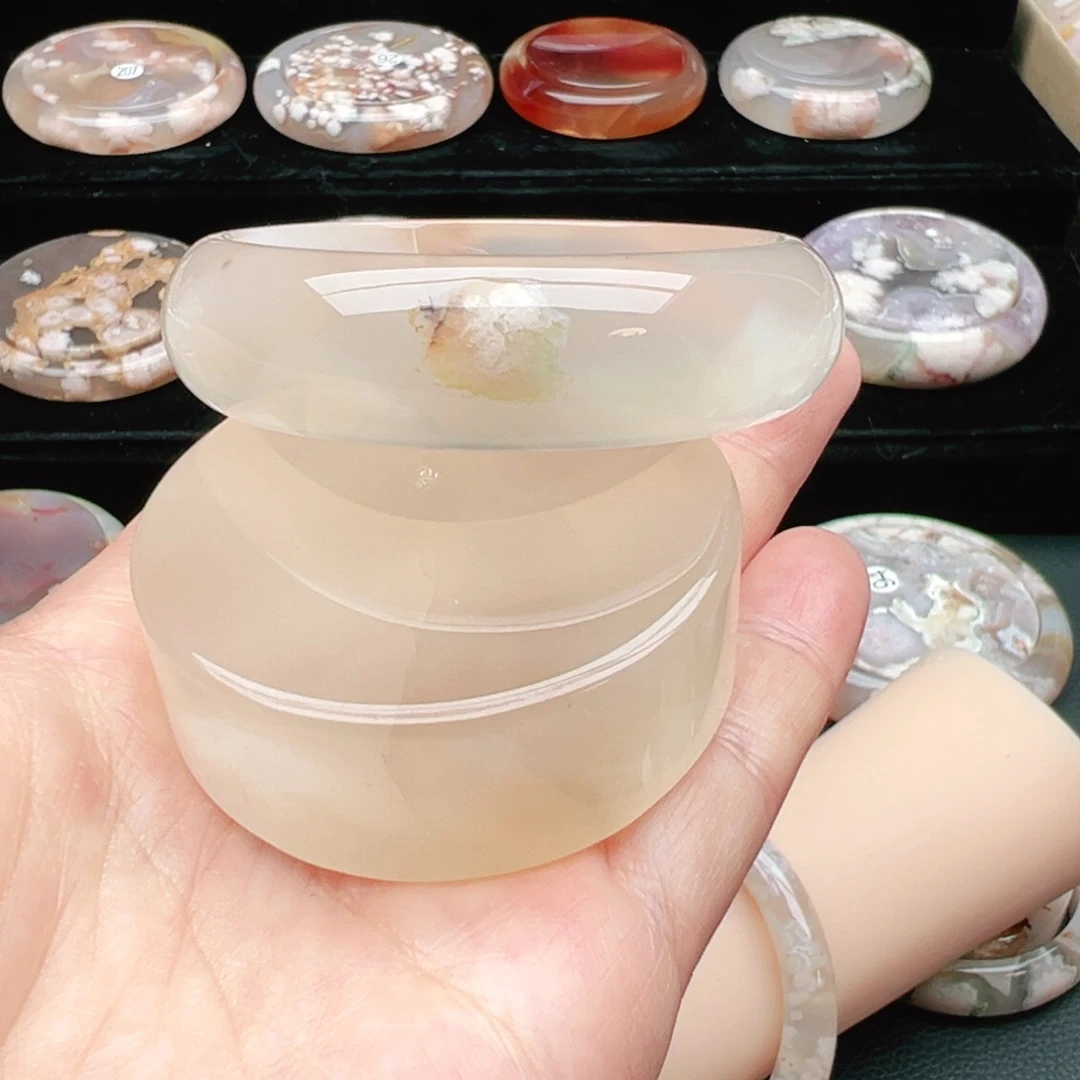 玛瑙/玉髓手镯未镶嵌拿*54