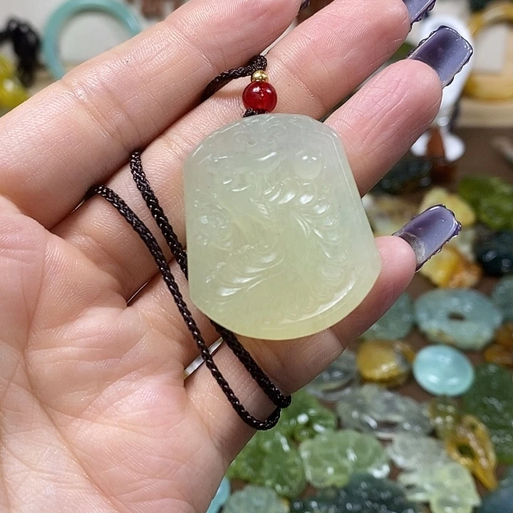 蛇纹石玉吊坠未镶嵌