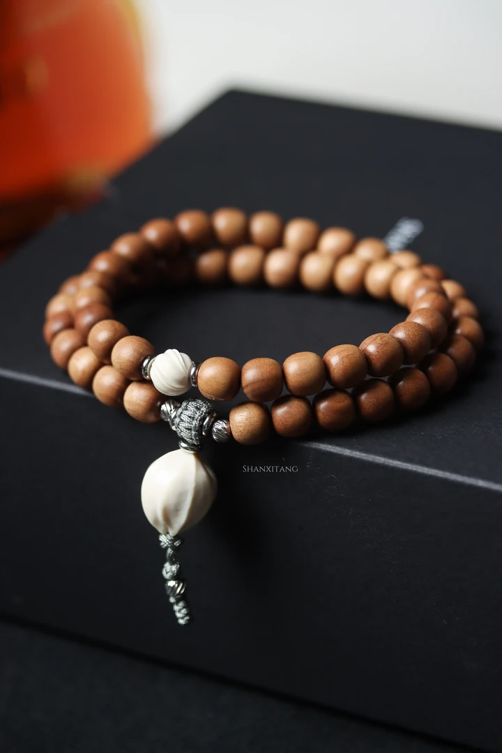 【山稀堂竞拍好物】印度老山檀香6.5x7mm手持｜梅林铁猛