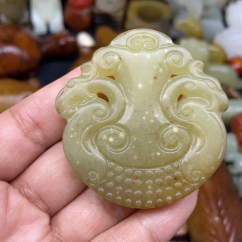 未镶嵌蛇纹石玉颈饰12