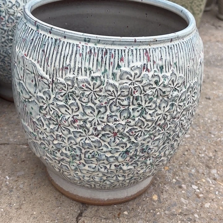 紫砂花盆白彩福袋口径 21高度 25