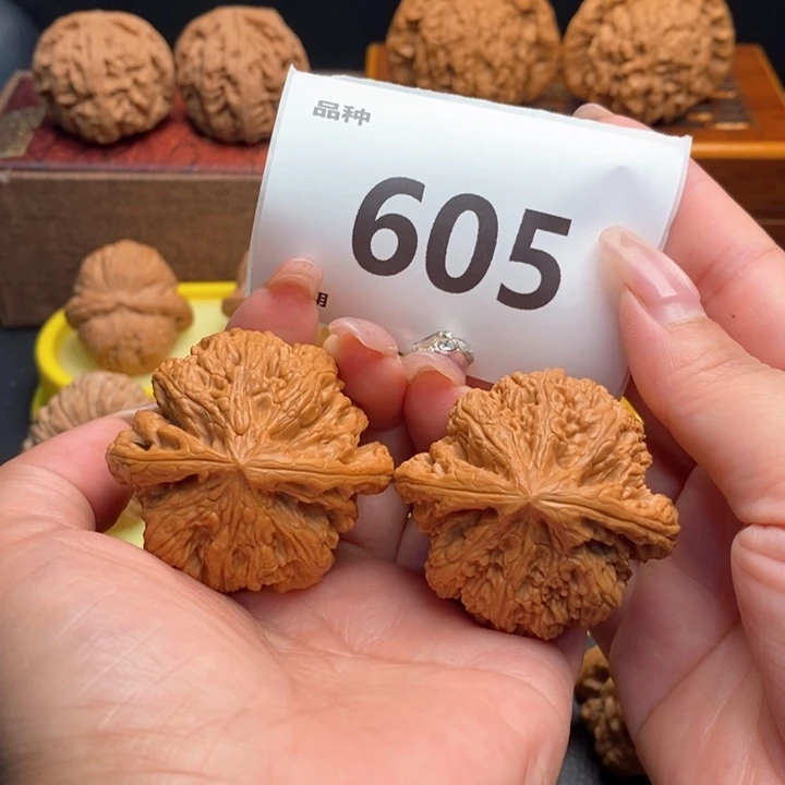 吊坠文玩核桃605号47粗筋