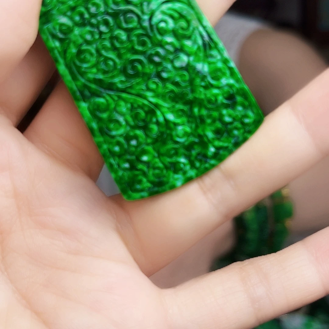 翡翠18K金镶嵌颈饰多样性