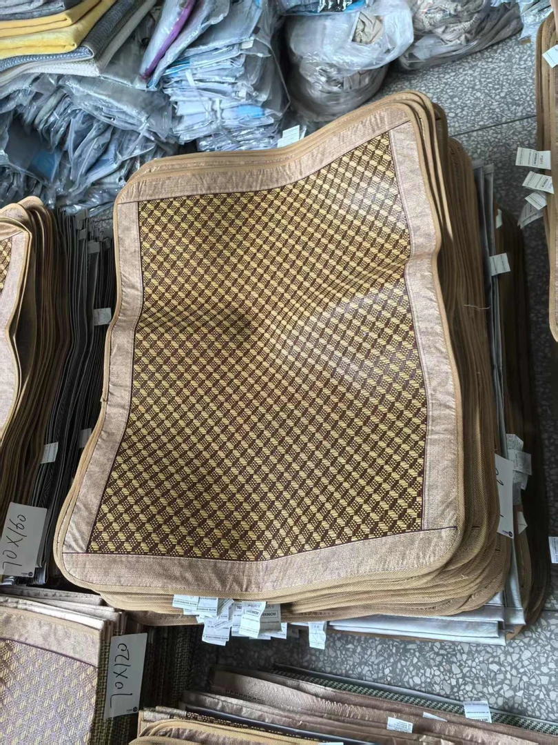 《厚广家》3楼70×90杂款编织沙发垫 发1张 不挑色