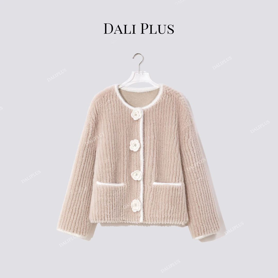 DALI PLUS|”100%绵羊毛“ 镶钻山茶花朵扣抽条毛毛外套-D5CH4683