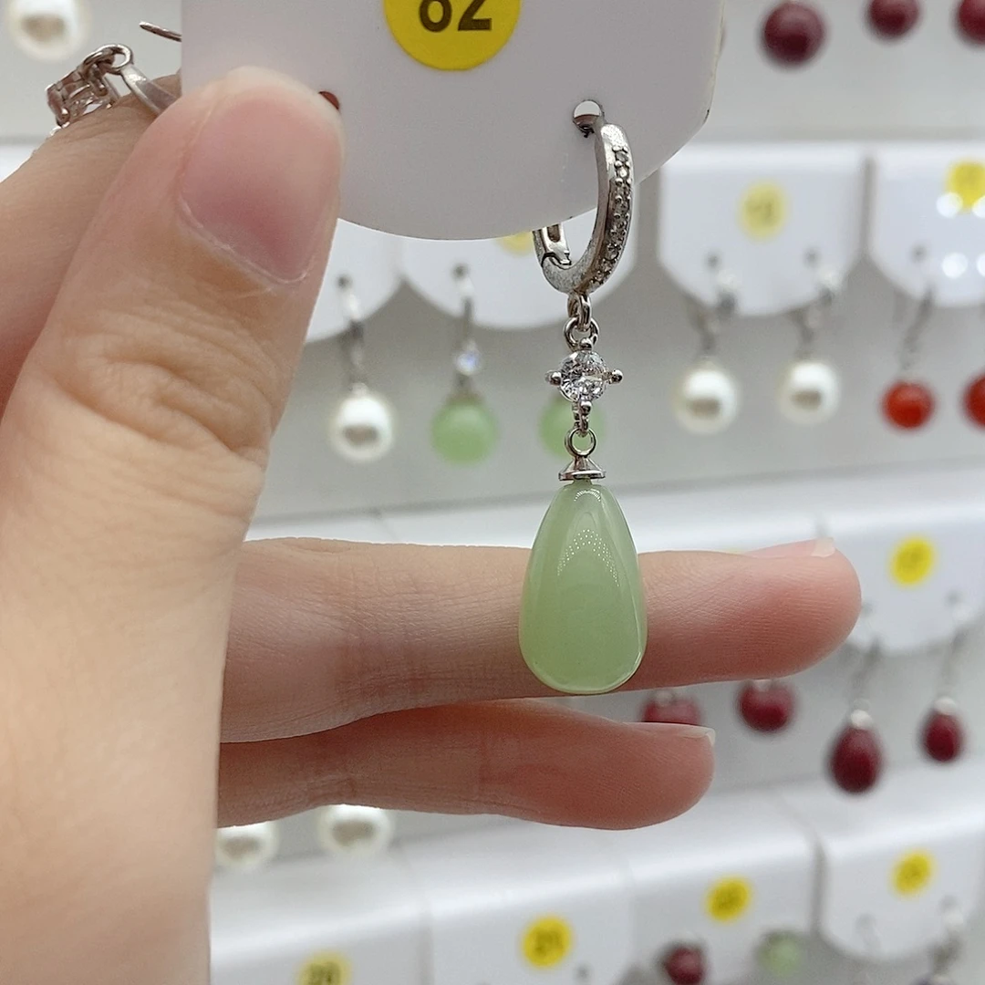 足银浅绿色水滴珠