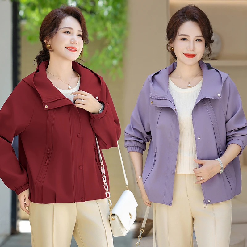 妈妈秋装新款外套短款时尚洋气风衣中老年女春秋连帽夹克休闲上衣