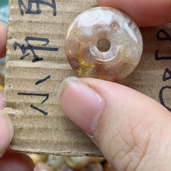 硅化珊瑚（珊瑚玉）未镶嵌颈饰小*苗