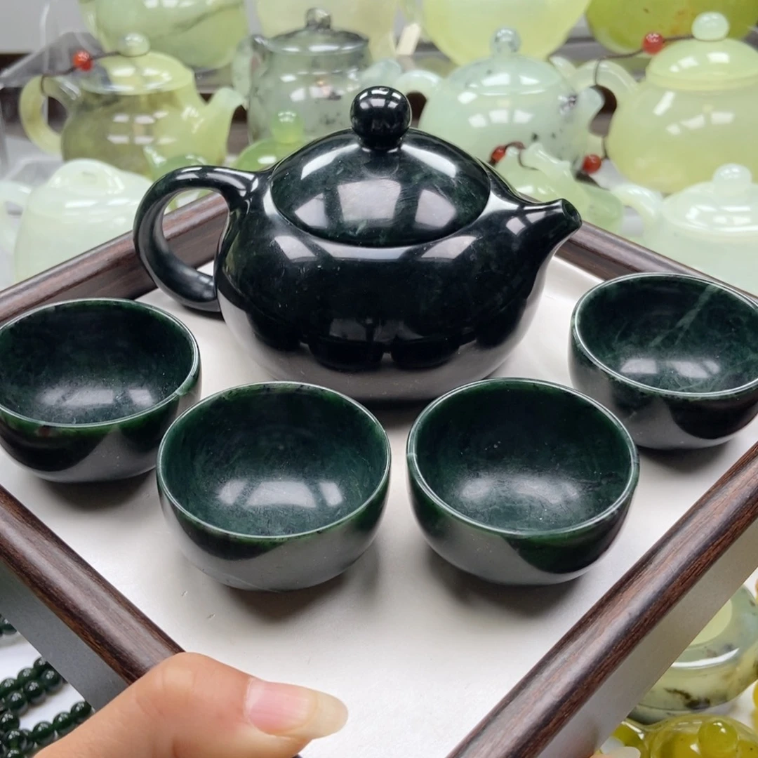 蛇纹石玉未镶嵌壶