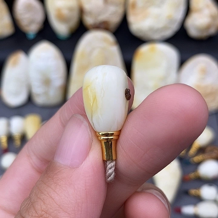 未镶嵌琥珀裸石10三通 b694