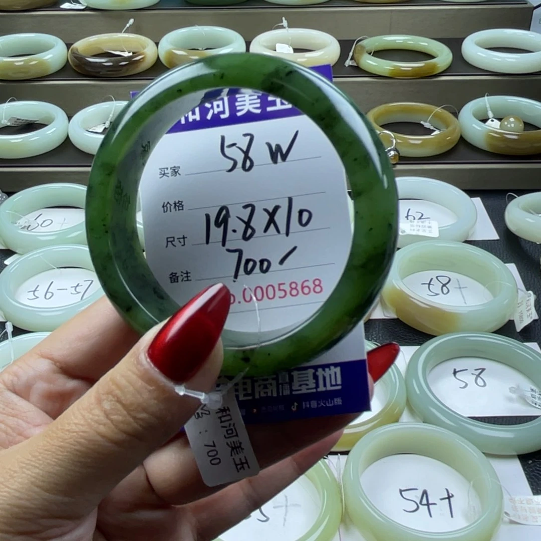 和田玉手镯未镶嵌1**?