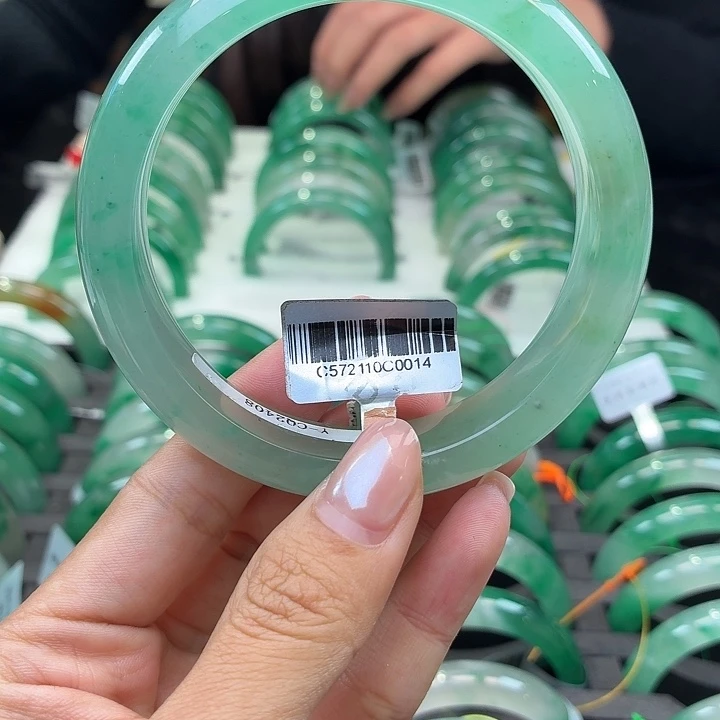 石英质玉未镶嵌颈饰手镯62圈