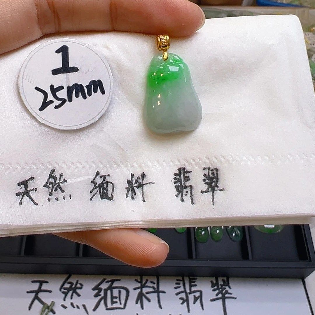 翡翠颈饰18K金镶嵌翡翠