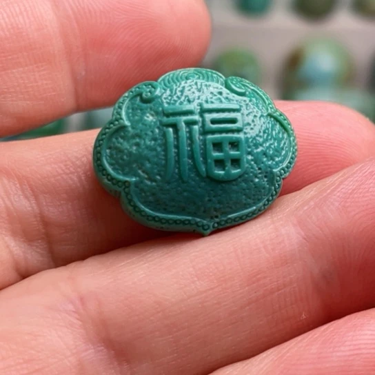 绿松石未镶嵌颈饰