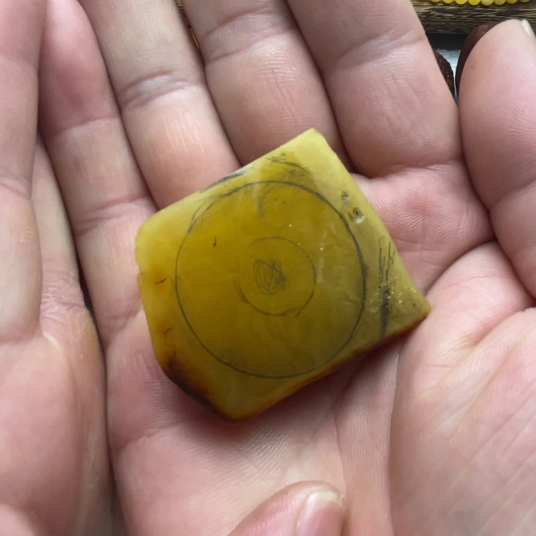 夜***江定制琥珀未镶嵌蜜蜡定制和氏璧