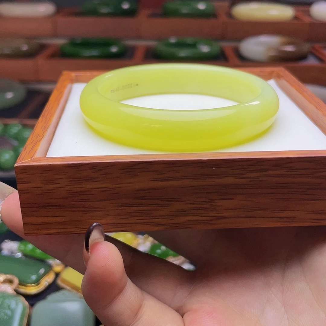 和田玉和田玉黄口手镯未镶嵌