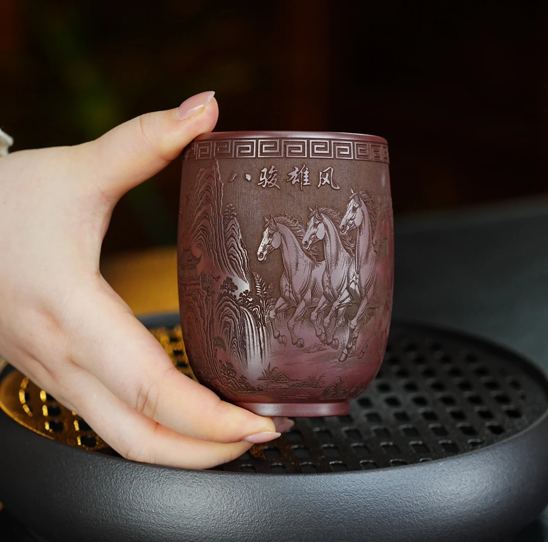 072 宜兴原矿紫砂石红全手工刻绘八骏雄风高端紫砂品茗主人杯