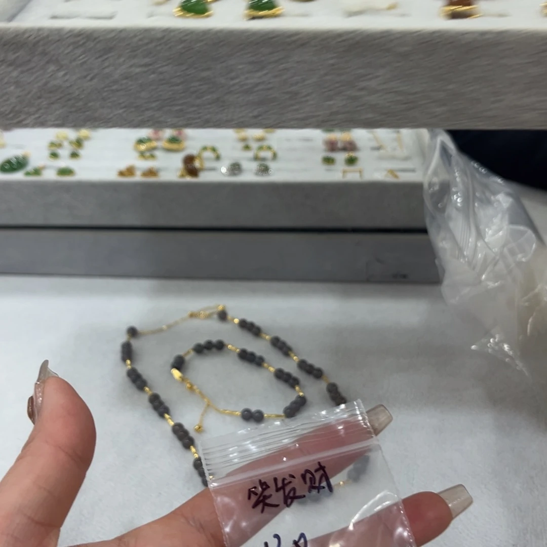 和田玉耳饰未镶嵌笑**啦