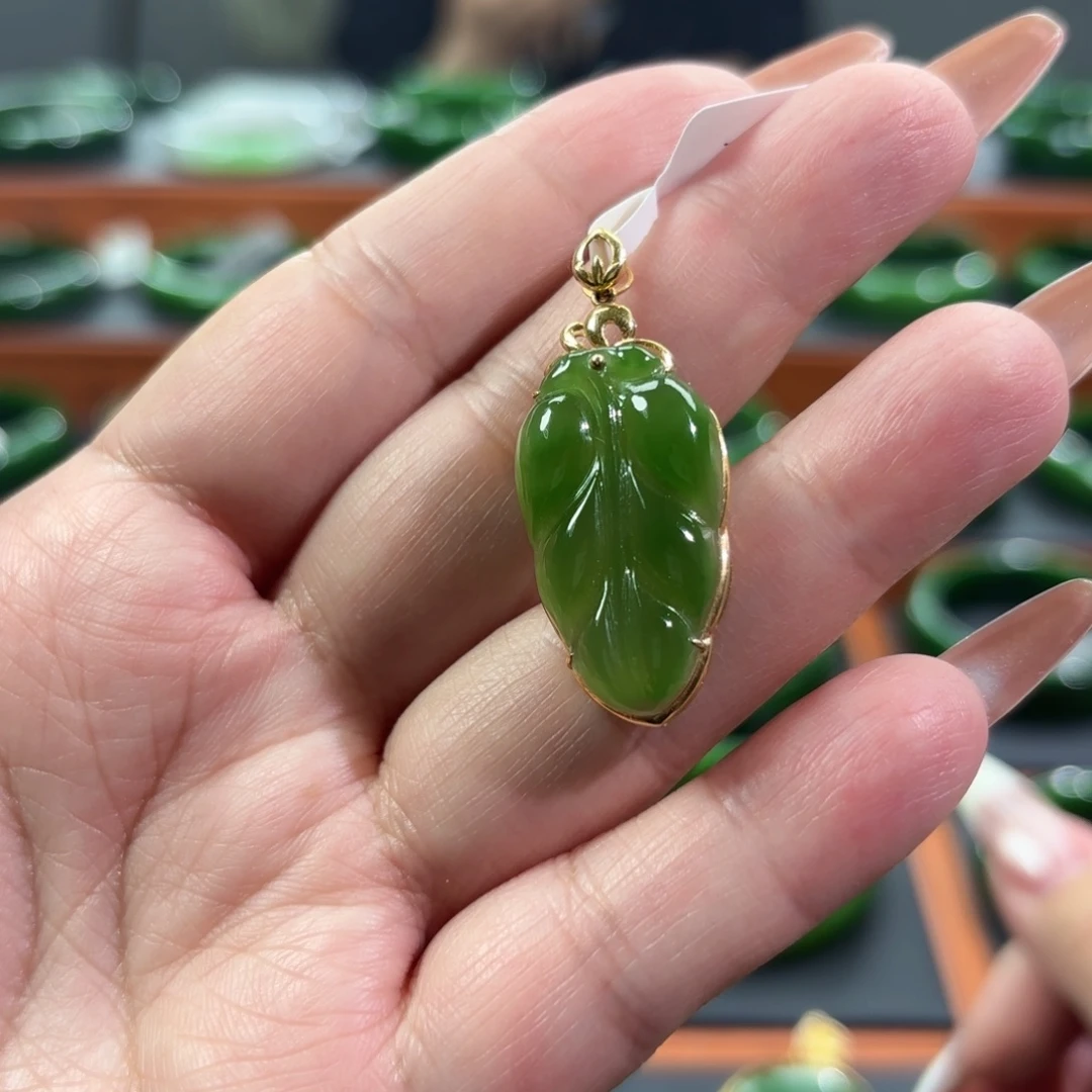 和田玉18K金镶嵌颈饰