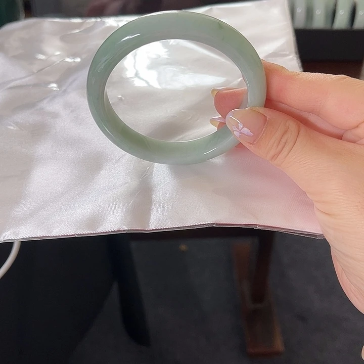 未镶嵌手镯翡翠正圈 有点纹