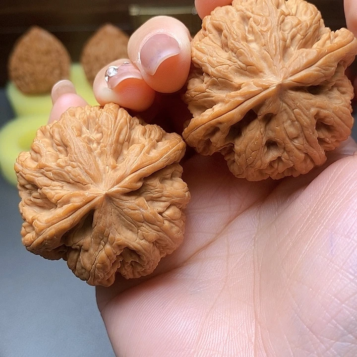 吃***足文玩核桃吊坠粗筋46全