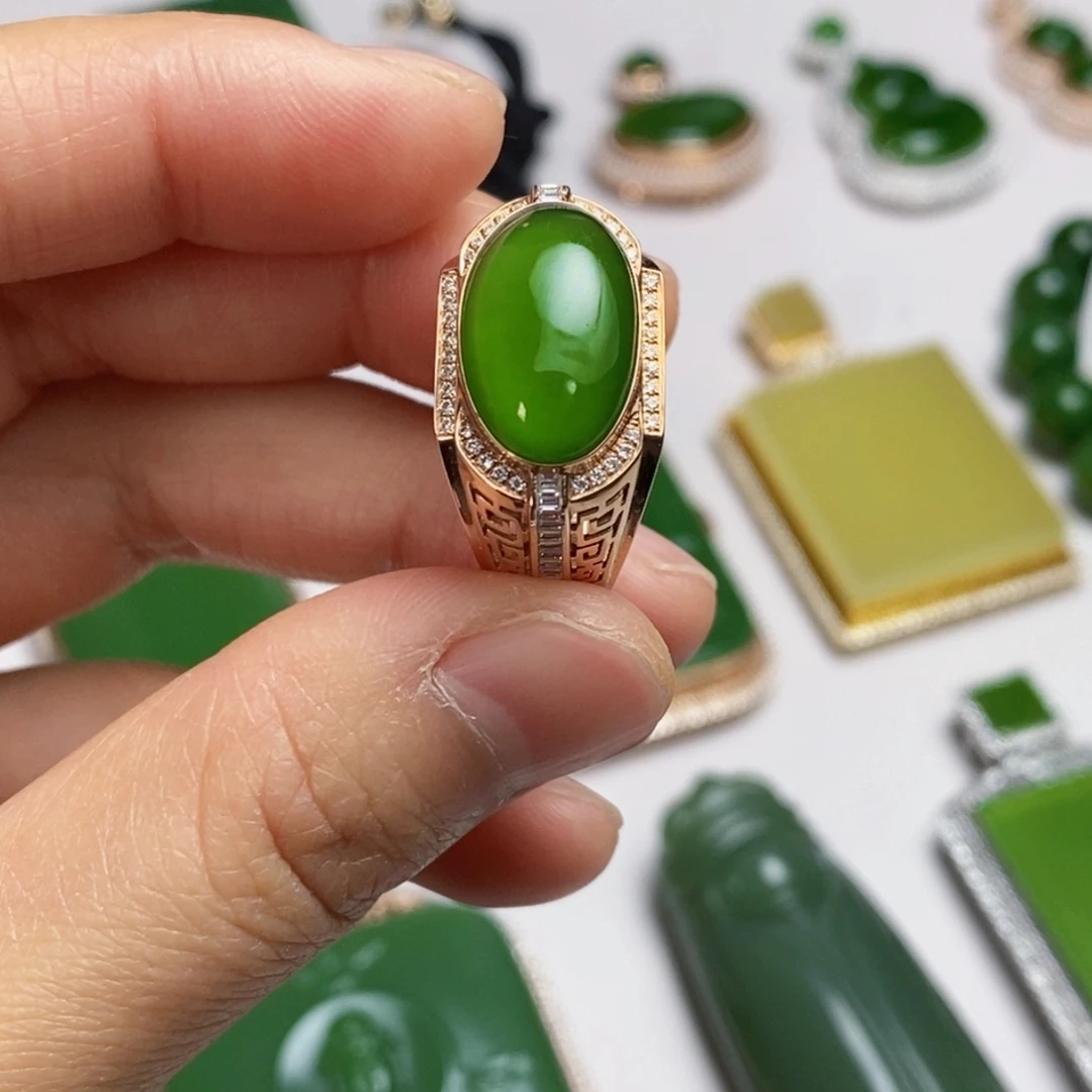 颈饰18K金镶嵌和田玉