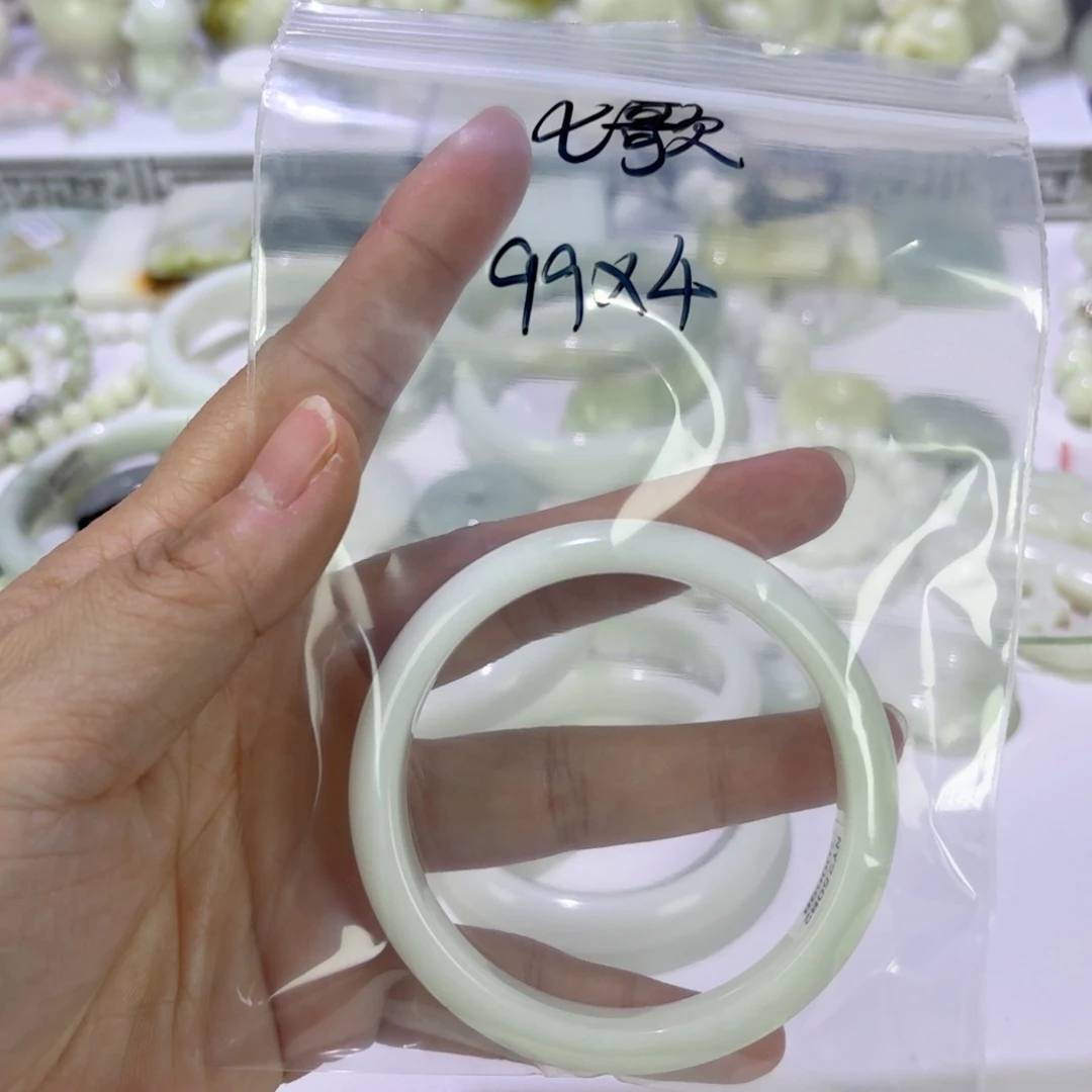 是****蓝田玉（蛇纹石化大理石玉）未镶嵌手镯