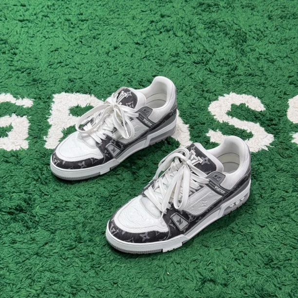 99新 LouisVuitton/路易威登 TRAINER 灰白牛仔 UK8 98新 42码