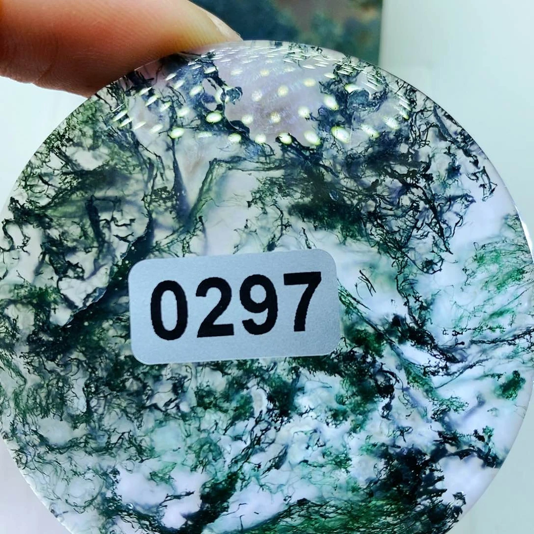 未镶嵌颈饰玛瑙/玉髓威*