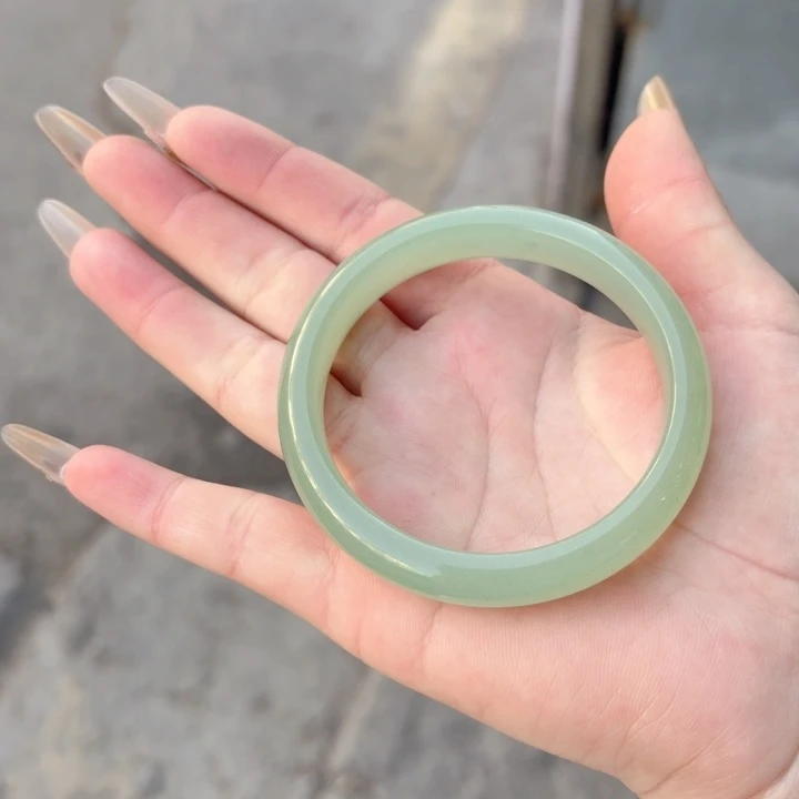 东陵石手镯未镶嵌